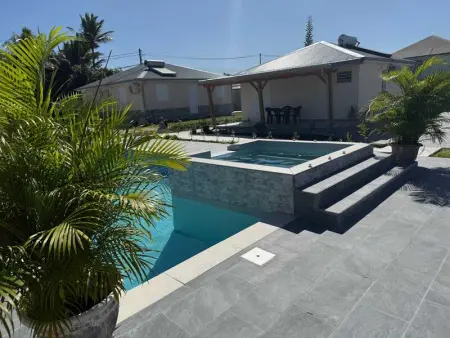 Maison à Saint François, Maison accueillante avec piscine à Saint-François - L1073855