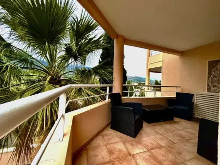 Appartement à Cavalaire sur Mer, Cavalaire-sur-Mer: Appt T3 avec Terrasse, Clim, Garage, Proche Plage - L1073900