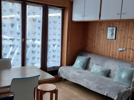 Appartement à Chamonix Mont Blanc, Appartement calme avec balcon à Chamonix, parking et wifi inclus - L1073908