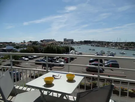Appartement à Saint Gilles Croix de Vie, Appartement rénové avec vue port et garage, proche plage - L1073922