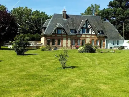 Gite à Barentin, Maison spacieuse avec jardin et piscine privée à Barentin, animaux acceptés - L1074046