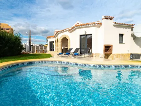 Maison à Denia, Maison Moderne avec Piscine Privée, Climatisation et Proche Plage à Dénia - L1074156