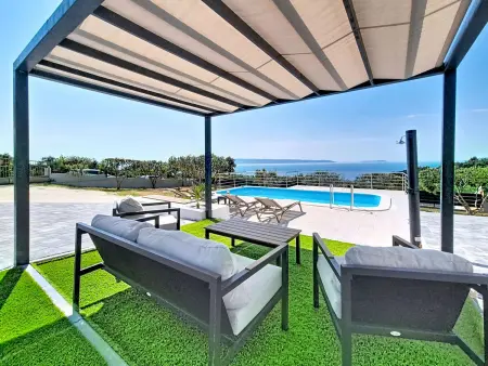 Ria with heated pool, Maison 9 personnes à Trogir - Photo 1