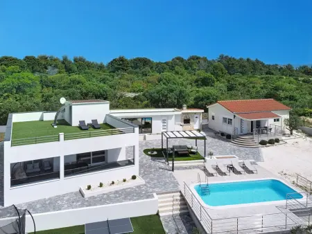Ria with heated pool, Maison 9 personnes à Trogir - Photo 4