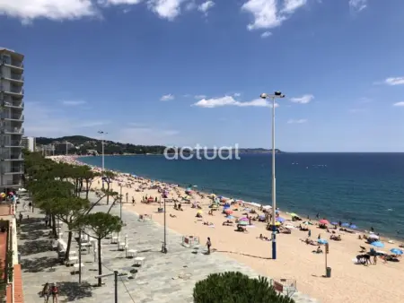 Appartement à Platja d'Aro, Appartement bord de mer avec grande terrasse et 4 chambres - L1074561