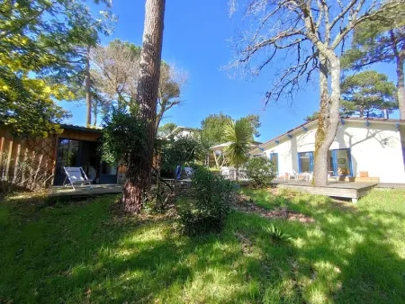 Villa à Lège Cap Ferret, Villa rénovée 4 ch. à 50m du Bassin avec terrasse et jardin, WIFI, parking - L1074574