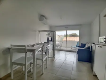 Appartement à Saintes Maries de la Mer, Studio 4 pers climatisé avec parking, à 100m de la mer - L1075004