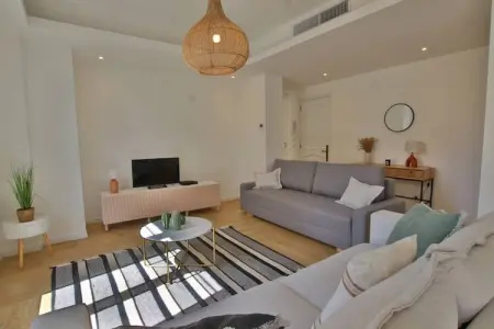 Appartement à Antibes, Appartement au Cœur du Centre-Ville d'Antibes - L1075181