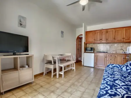 Appartement calme pour 4, avec terrasse et WIFI, Saintes-Maries-de-la-Mer - Photo 3