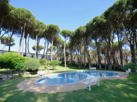 Maison à Pals, Maison mitoyenne à Pals avec jardin privé et piscine commune, proche de la plage - L1075283