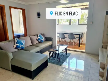 Appartement à Flic en Flac, Appartement à Flic en Flac de 68 m² avec piscine - L1075326