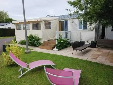 Bungalow à Saint Arnoult, Bungalow convivial à Saint-Arnoult avec piscine - L1075460