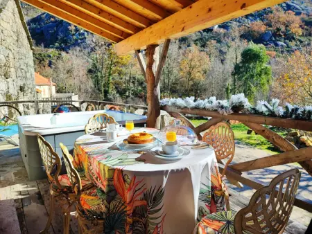 Maison rustique à Castro Laboreiro avec jacuzzi et nature environnante - Photo 2