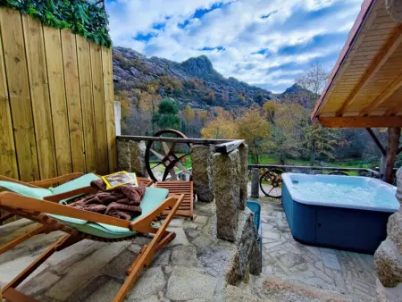 Maison rustique à Castro Laboreiro avec jacuzzi et nature environnante - Photo 4