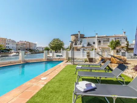 Villa à Empuriabrava, Maison spacieuse sur canal à Empuriabrava, piscine privée - L1075662