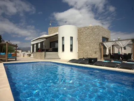 Villa à Polop, Villa moderne à Polop avec piscine privée, WiFi et climatisation - L1075715