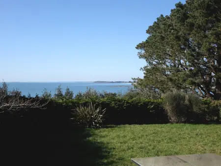 Maison à Saint Gildas de Rhuys, Maison spacieuse à 400m de la plage des Govelins, vue mer - L1075774
