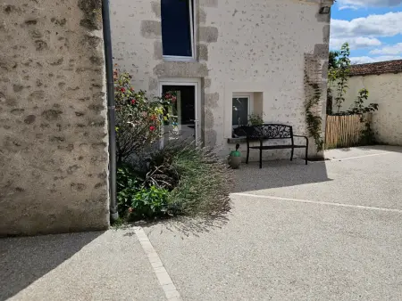 Gite à Messas, Maison de charme avec terrasse et jardin clos à Messas - L1075892