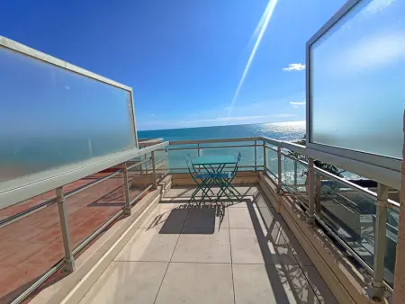 Appartement à Sète, Studio rénové front de mer avec climatisation et animaux admis, idéal pour 2 personnes à Sète - L1075980