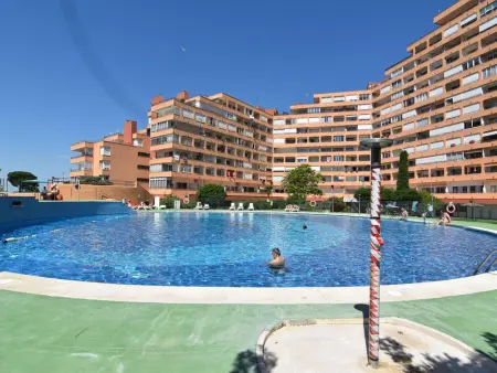 Appartement à Roses, Charmant studio à Roses: 3 pers, piscine, Wi-Fi gratuit, près de la plage - L1076359