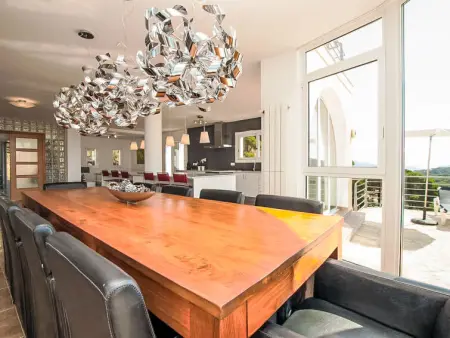 Villa Gaudí, spacieuse avec sa piscine et son jacuzzi - Photo 7