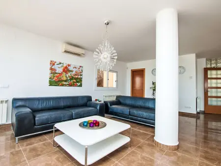 Villa Gaudí, spacieuse avec sa piscine et son jacuzzi - Photo 8