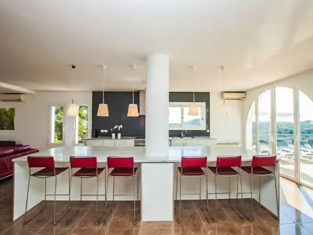 Villa Gaudí, spacieuse avec sa piscine et son jacuzzi - Photo 11