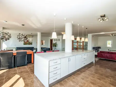 Villa Gaudí, spacieuse avec sa piscine et son jacuzzi - Photo 12