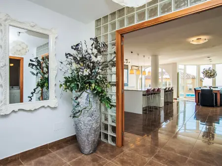 Villa Gaudí, spacieuse avec sa piscine et son jacuzzi - Photo 16