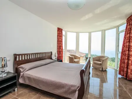 Villa Gaudí, spacieuse avec sa piscine et son jacuzzi - Photo 17