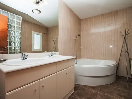 Villa Gaudí, spacieuse avec sa piscine et son jacuzzi - Photo 23