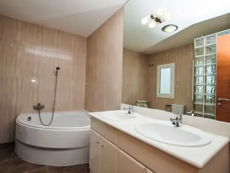 Villa Gaudí, spacieuse avec sa piscine et son jacuzzi - Photo 24