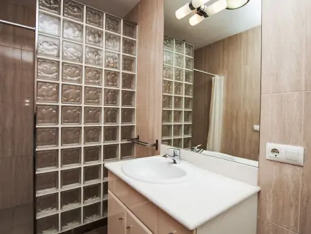 Villa Gaudí, spacieuse avec sa piscine et son jacuzzi - Photo 38