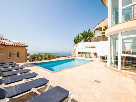 Villa Gaudí, spacieuse avec sa piscine et son jacuzzi - Photo 40