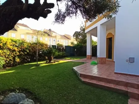 Villa proche plage avec piscine et terrasse, idéale pour famille - Photo 3