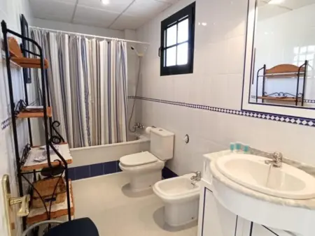 Villa proche plage avec piscine et terrasse, idéale pour famille - Photo 13