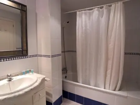 Villa proche plage avec piscine et terrasse, idéale pour famille - Photo 17