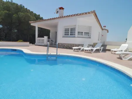 Villa à L'Escala, Maison spacieuse et lumineuse avec piscine privée et wifi en face d'un grand espace vert à L'Escala - L1077001