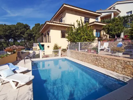 Villa à L'Escala, Spacieuse Maison avec Piscine Privée et Barbecue à 10 min de la Plage, Torroella de Montgrí - L1077012