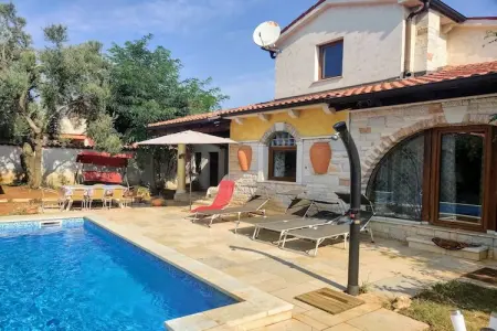 Villa Monte Madonna, Maison de Vacances Sisan avec Piscine - Photo 5
