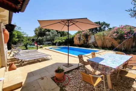 Villa Monte Madonna, Maison de Vacances Sisan avec Piscine - Photo 6