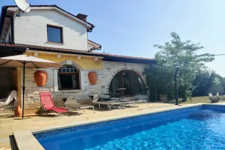 Villa Monte Madonna, Maison de Vacances Sisan avec Piscine - Photo 7