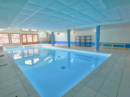 Appartement 2 chambres au pied des pistes avec piscine intérieure - Photo 15