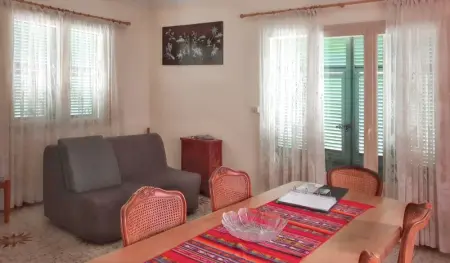 Maison accueillante à Saint-Laurent-du-Var avec jardin - Photo 8