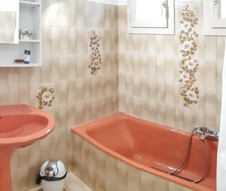 Maison accueillante à Saint-Laurent-du-Var avec jardin - Photo 18