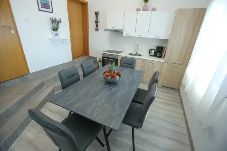 Apartment Masa, Appartement avec piscine chauffée à Starigrad - Photo 2