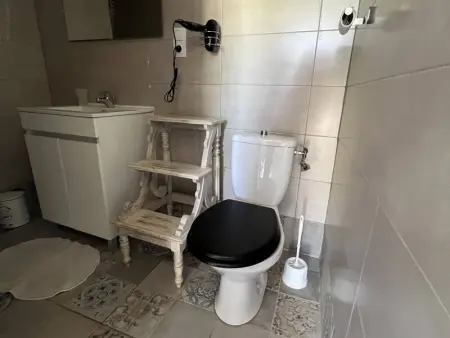 Chaleureuse maisonnette au cœur de Ruoms avec terrasse et parking - Photo 12