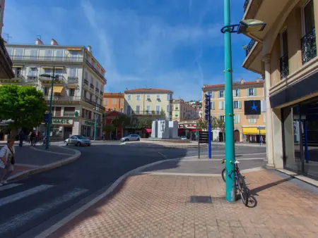 Spacieux 3P en centre-ville avec terrasse vue mer à Menton - Photo 14