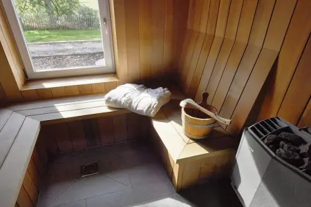 The Wood-Stone Cottage, Chalet cosy à Stoumont avec piscine intérieure et hammam - Photo 3