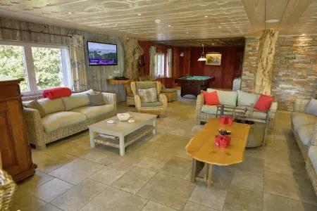 The Wood-Stone Cottage, Chalet cosy à Stoumont avec piscine intérieure et hammam - Photo 6